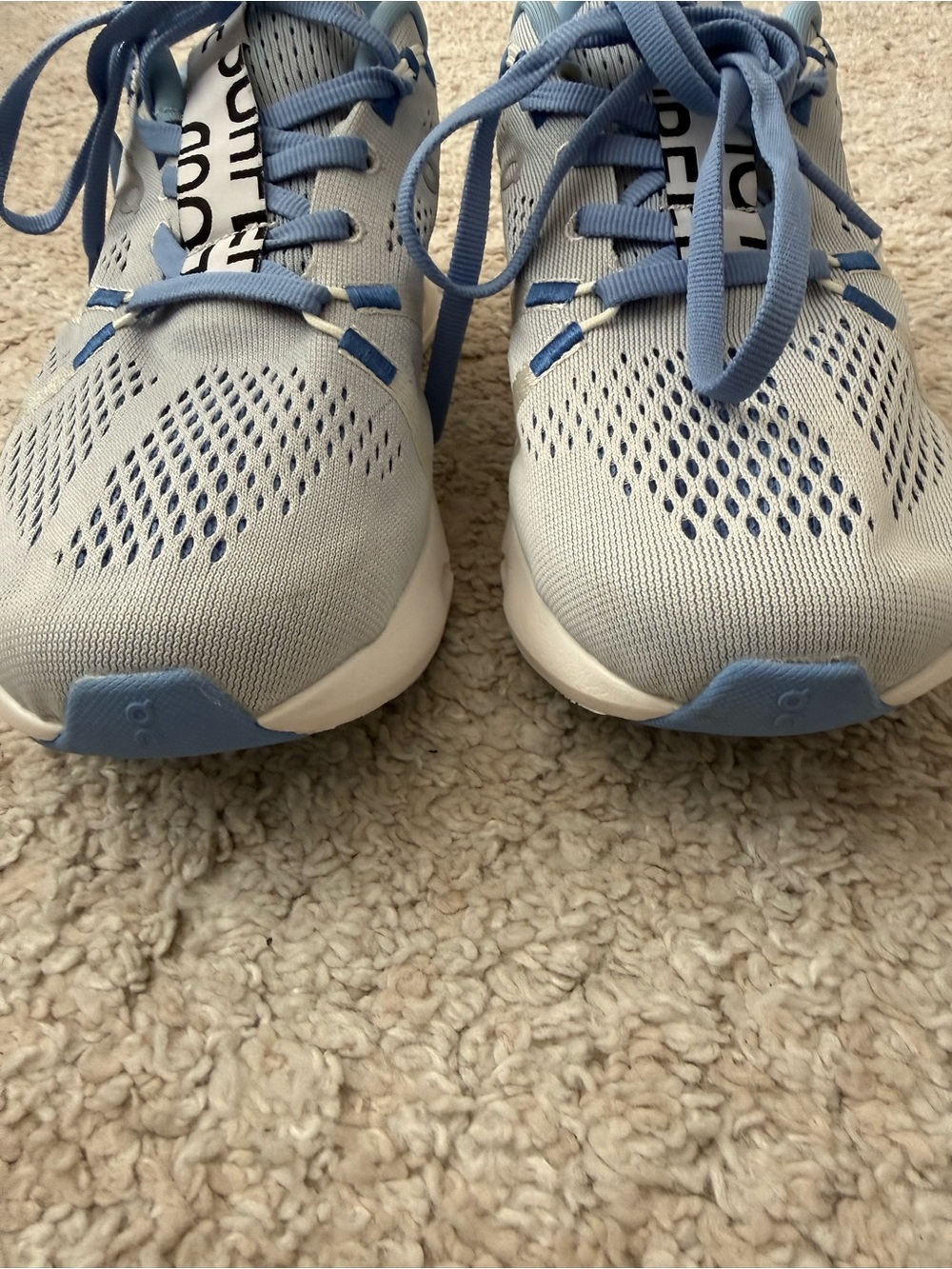 On Running Women's Cloudsurfer sneakers in the Heather/White colorway size 6 - Picture 5 of 12